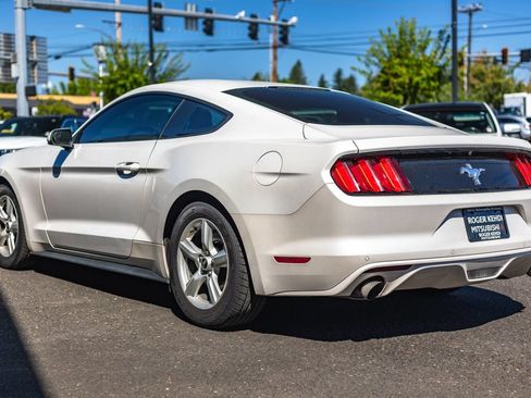 Used 2017 Ford Mustang Coupe RWD image 9