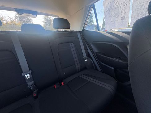 Used 2025 Hyundai Venue SEL FWD image 37
