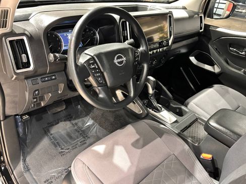 Used 2025 Nissan Frontier SV image 19