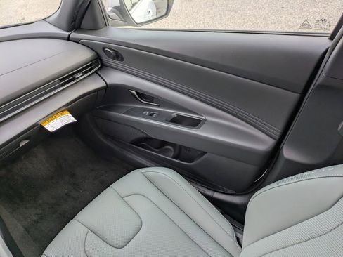 New 2025 Hyundai Elantra Limited FWD image 16