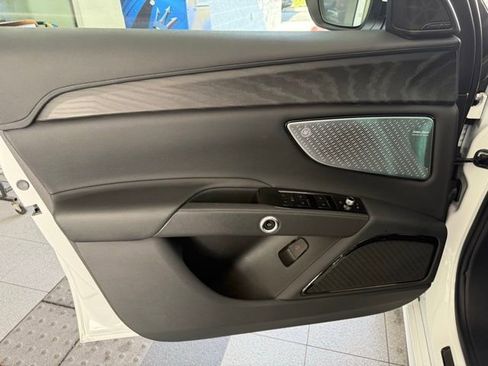 Certified 2023 Maserati Grecale Modena image 14