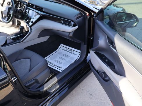 Used 2020 Toyota Camry LE image 19