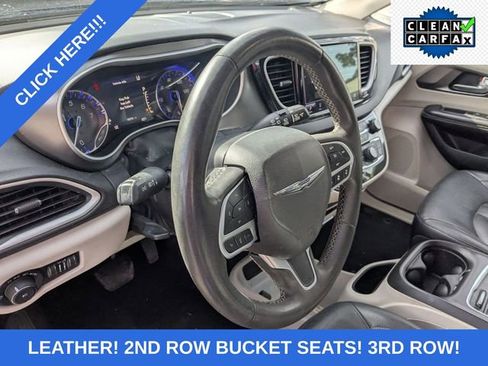 Used 2022 Chrysler Pacifica Touring-L image 14