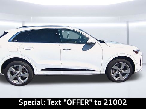 Certified 2025 Audi Q5 Premium Plus w/ Premium Plus image 40