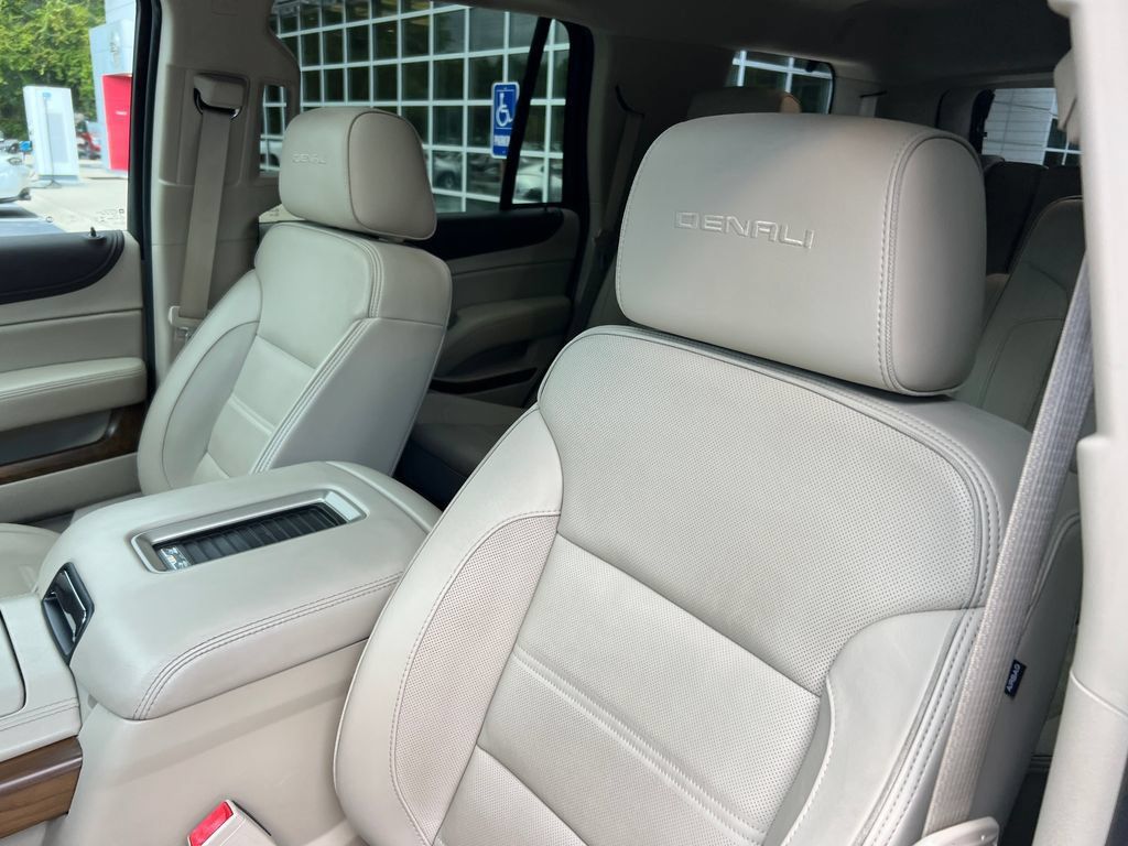 Used 2020 GMC Yukon Denali w/ Denali Ultimate Package RWD image 10