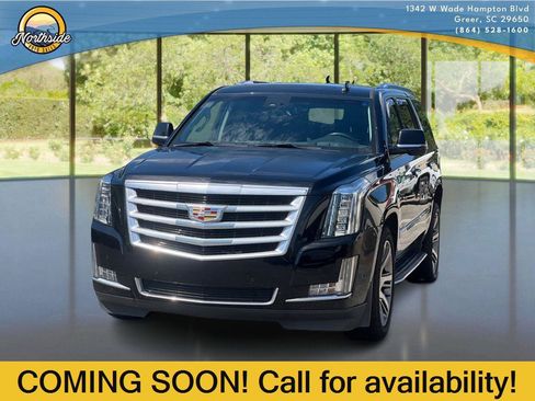 Used 2017 Cadillac Escalade Luxury AWD/4WD image 1