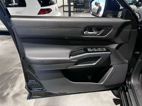 Used 2025 Nissan Pathfinder SL w/ Cargo Package FWD image 14