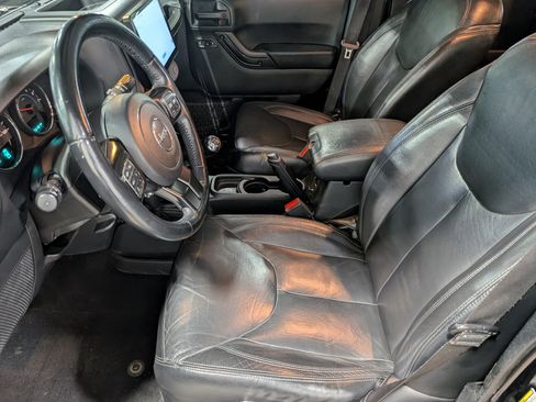 Used 2017 Jeep Wrangler Unlimited Sahara AWD/4WD image 10