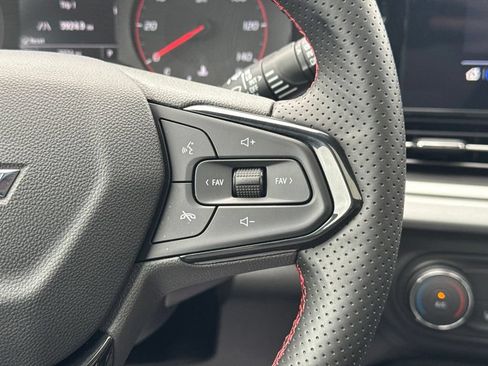 Used 2026 Chevrolet Trax RS w/ Sunroof Package FWD image 22
