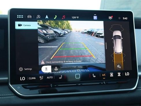 New 2025 Volkswagen Tiguan SE image 13