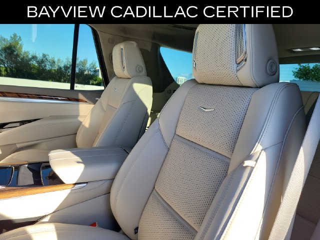 Used 2025 Cadillac Escalade Premium Luxury Platinum AWD/4WD image 17
