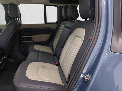 Used 2022 Land Rover Defender 110 X-Dynamic SE image 22