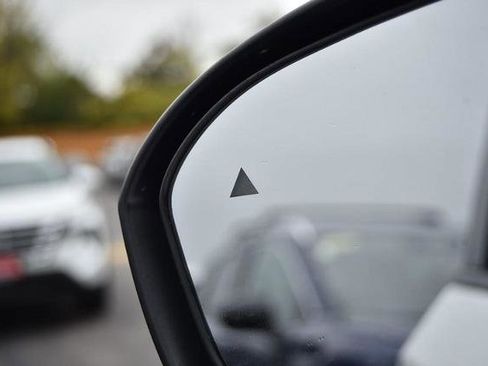 New 2025 Nissan Kicks SR image 10