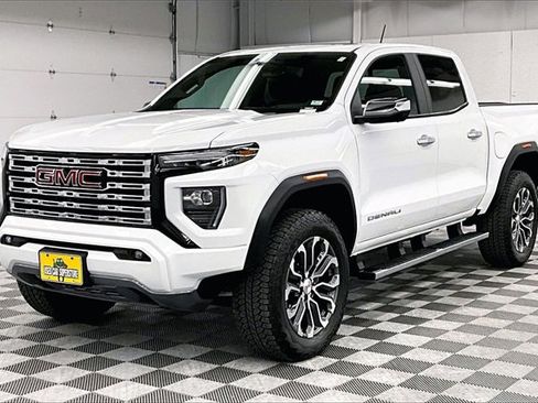 Used 2025 GMC Canyon Denali image 10