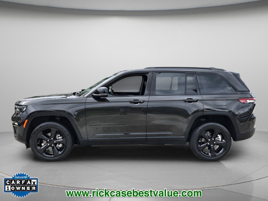 Used 2024 Jeep Grand Cherokee Limited w/ Black Appearance Package RWD image 3