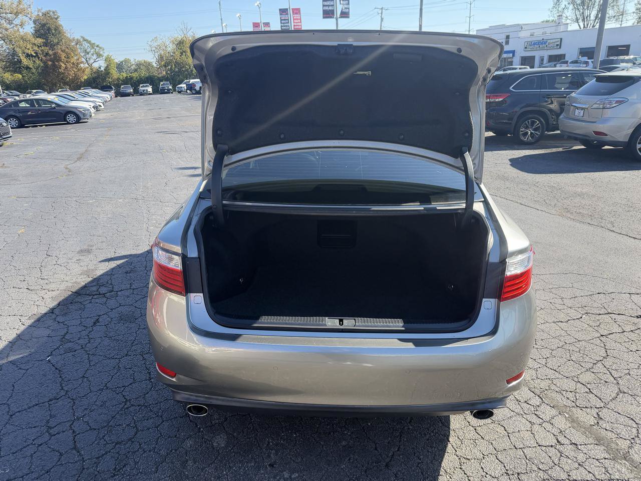 Used 2015 Lexus ES 350 w/ Luxury Package FWD image 11