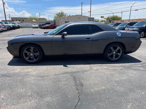 Used 2014 Dodge Challenger SXT RWD image 9