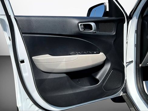 Certified 2022 Hyundai Venue SEL w/ Cargo Package FWD image 19