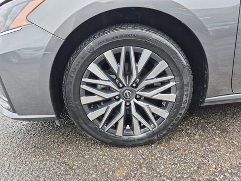 Used 2025 Nissan Altima 2.5 SV image 8