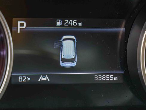 Used 2024 Kia Carnival LX FWD image 8