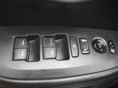 Used 2025 Honda HR-V LX image 21
