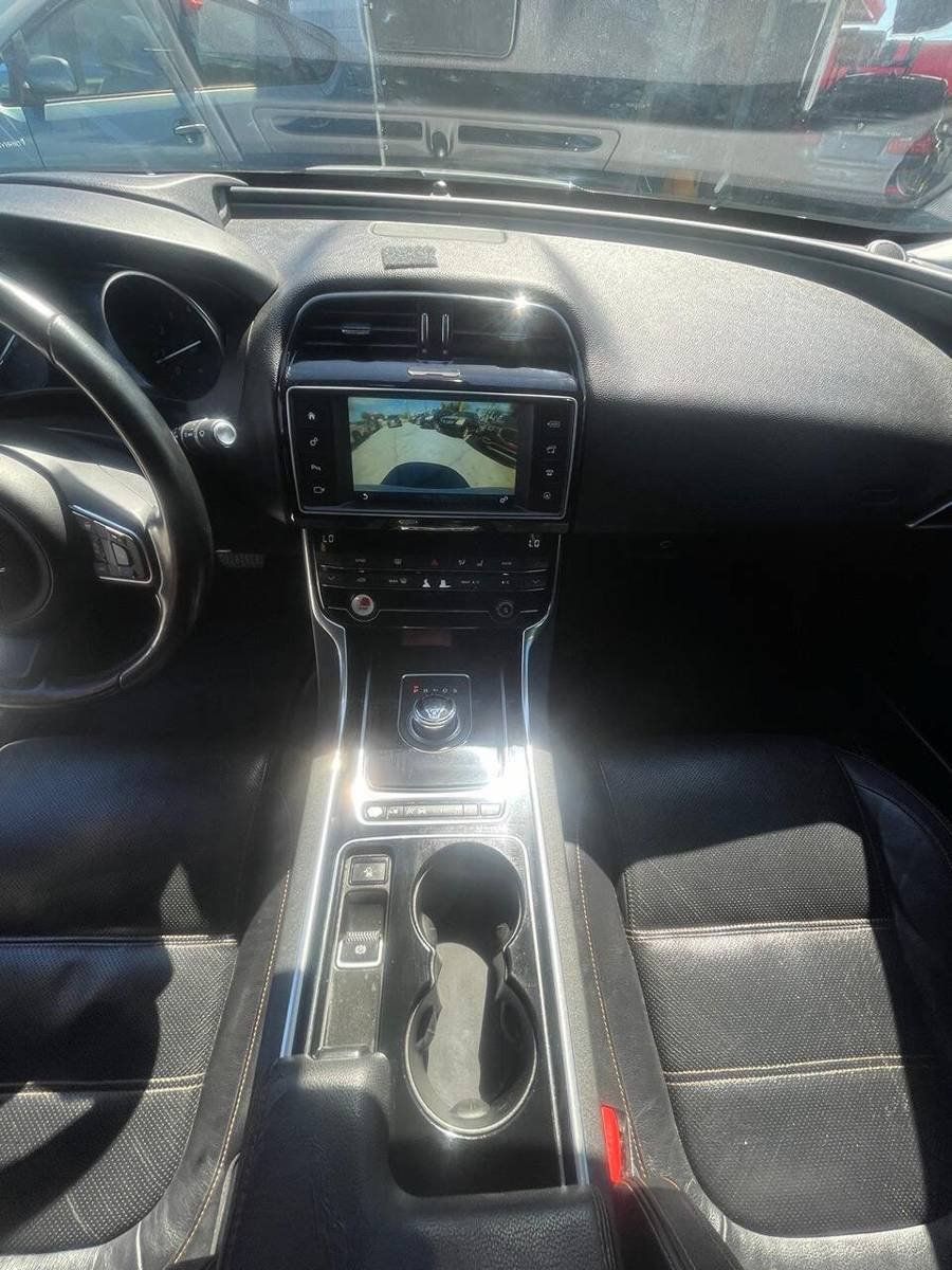 Used 2017 Jaguar XE Prestige RWD image 2