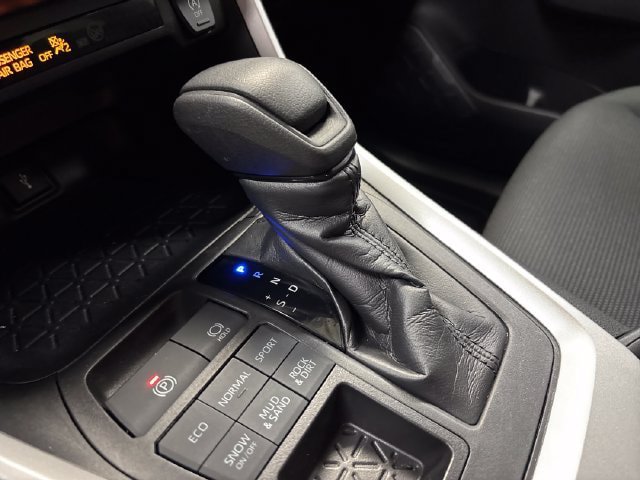 Used 2020 Toyota RAV4 LE w/ All Weather Liner Package AWD/4WD image 21