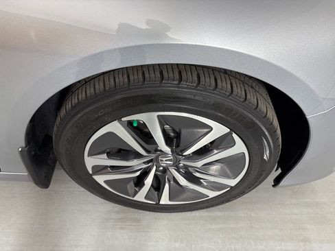 Used 2019 Honda Accord Touring image 11