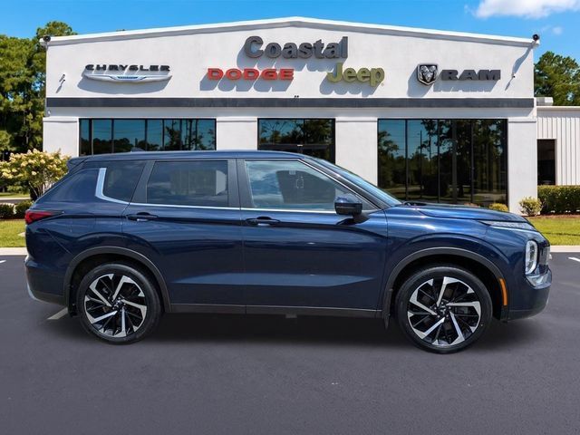 Used 2024 Mitsubishi Outlander SE AWD/4WD image 3
