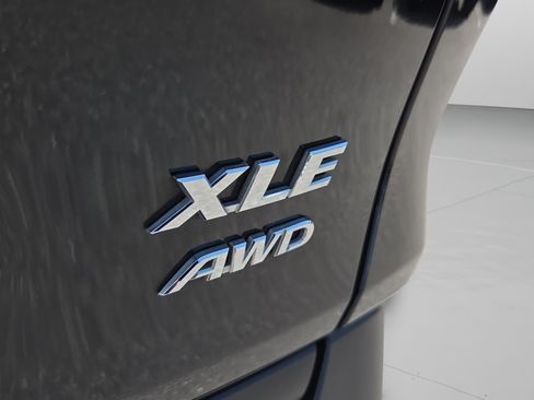 Certified 2021 Toyota RAV4 XLE AWD/4WD image 31