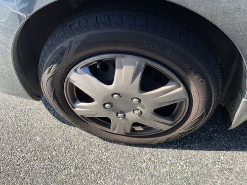 Used 2015 Nissan Versa SV image 4