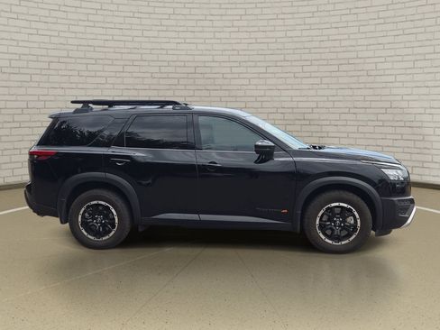 Used 2025 Nissan Pathfinder Rock Creek AWD/4WD image 4