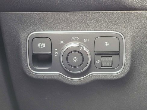 Used 2025 Mercedes-Benz EQB 350 4MATIC SUV image 35