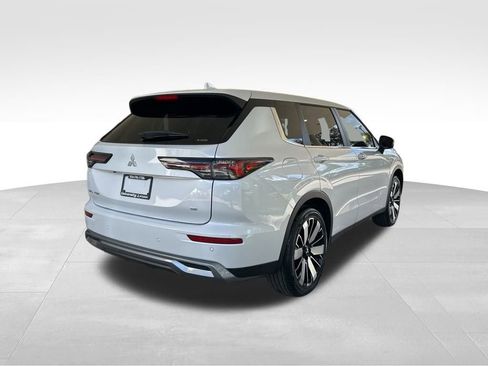 New 2025 Mitsubishi Outlander SE image 3
