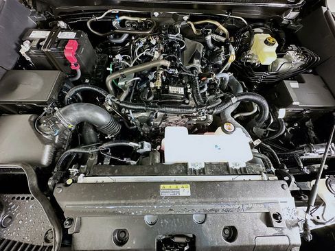 Used 2025 Toyota Tacoma SR image 28
