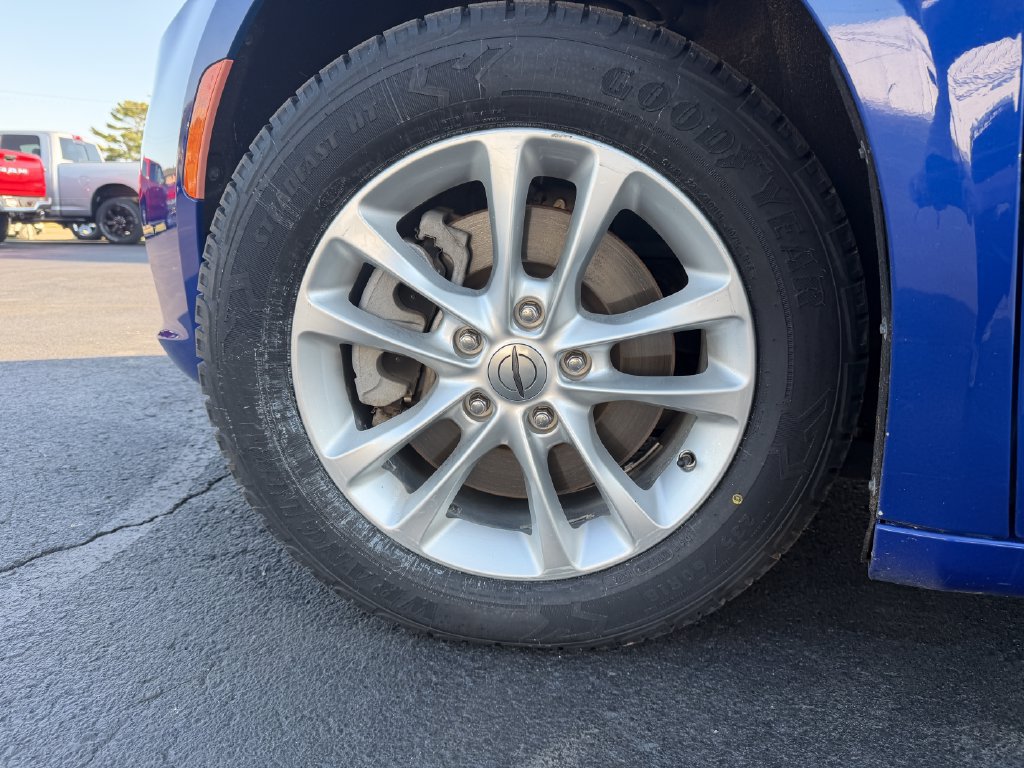 Used 2021 Chrysler Pacifica Touring AWD/4WD image 39