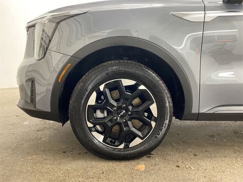 Used 2025 Kia Sorento S image 12