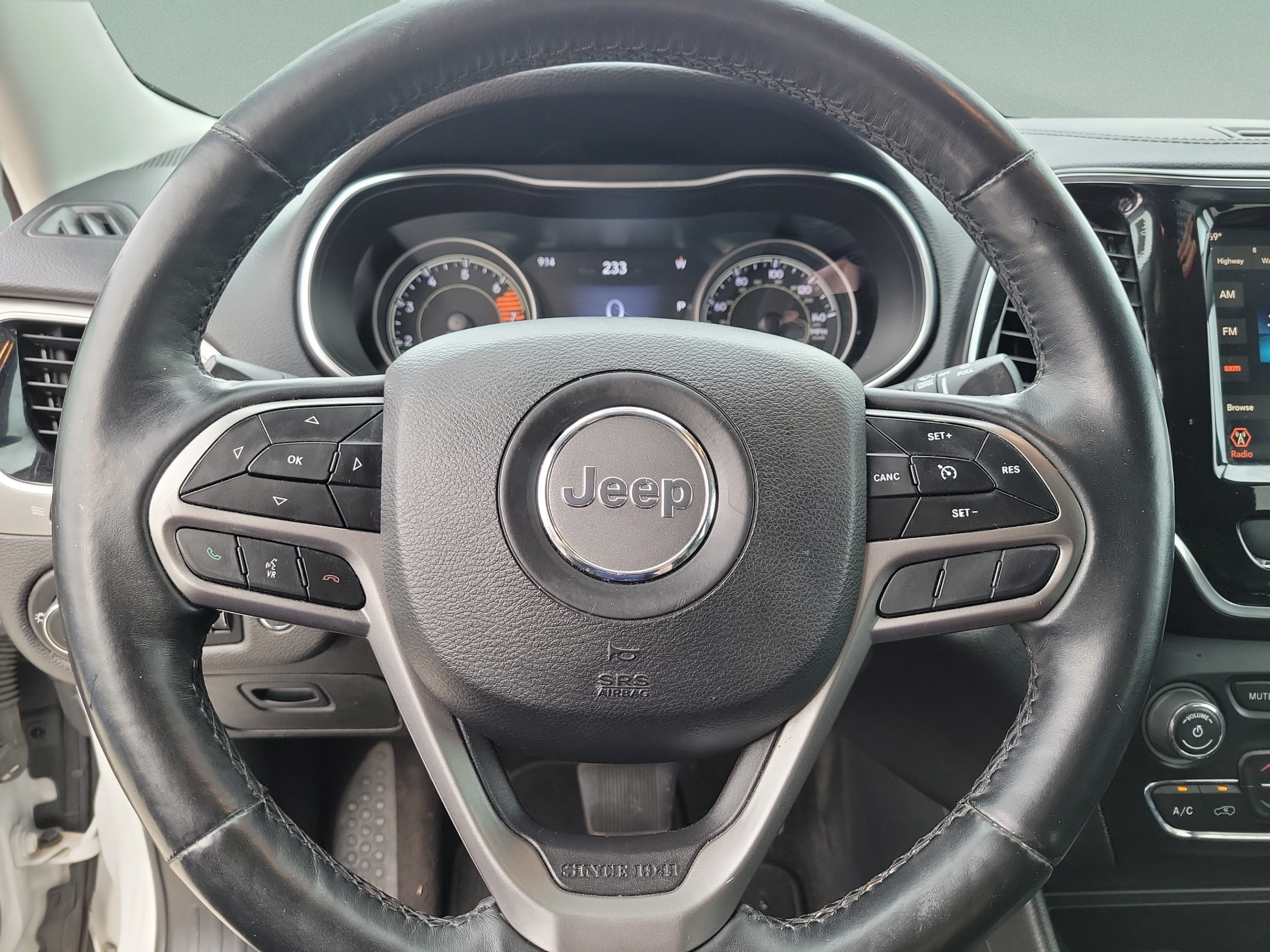 Used 2019 Jeep Cherokee Limited FWD image 16