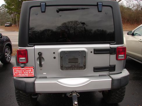 Used 2015 Jeep Wrangler Unlimited Sahara w/ Connectivity Group image 4