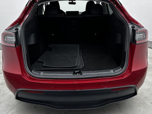 Used 2021 Tesla Model Y Long Range image 31