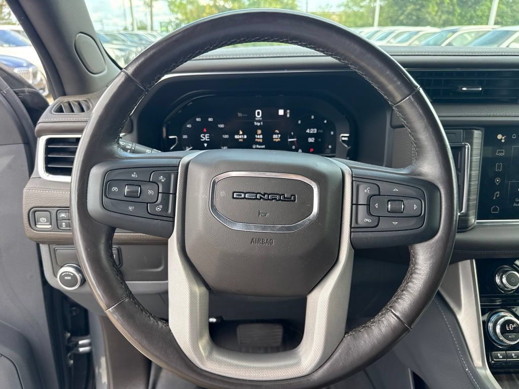 Used 2022 GMC Yukon Denali RWD image 16