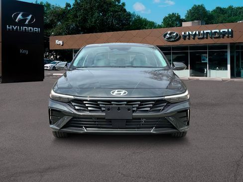 New 2025 Hyundai Elantra Limited image 12