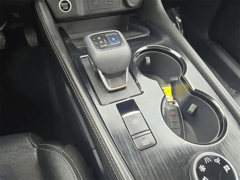 Used 2023 Nissan Rogue SV image 18