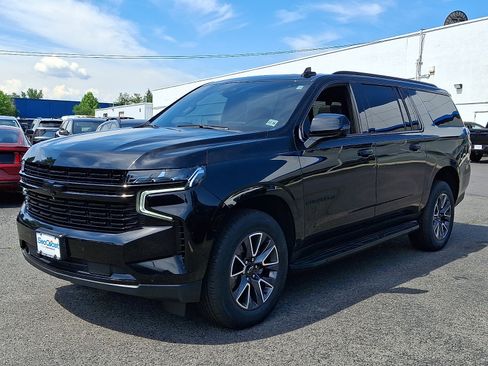 Certified 2024 Chevrolet Suburban RST w/ Luxury Package AWD/4WD image 3