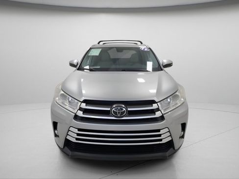 Used 2019 Toyota Highlander XLE AWD/4WD image 9