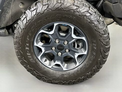 Used 2023 Jeep Wrangler Unlimited Rubicon 4xe w/ Cold Weather Group AWD/4WD image 32