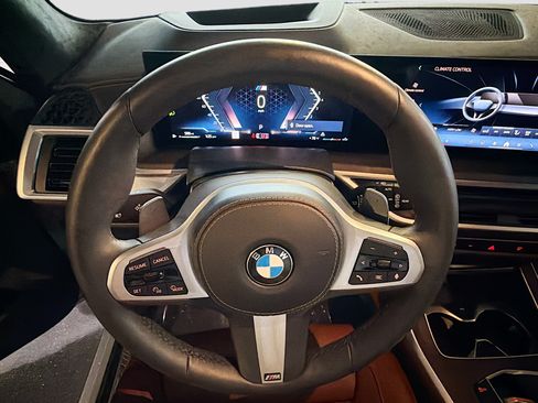 Used 2025 BMW X7 xDrive40i w/ M Sport Package AWD/4WD image 41