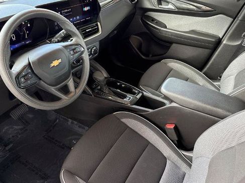 Used 2025 Chevrolet TrailBlazer LS FWD image 5