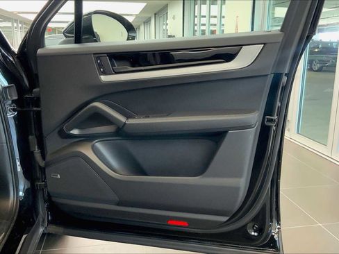 Used 2024 Porsche Cayenne image 63