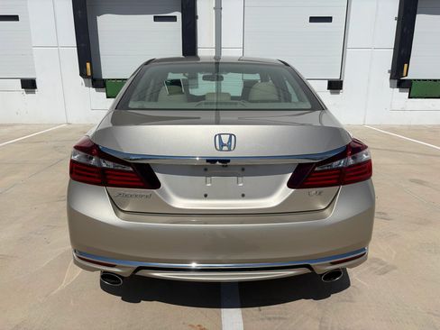 Used 2017 Honda Accord EX-L image 8